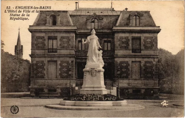 CPA Enghien les Bains L'Hotel de Ville et la Statue de la Rep. FRANCE (1333065)