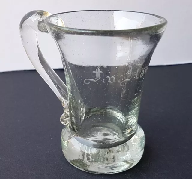 Coupe / Henkel-Krug, Dickwandiges Verre, Um 1840 - 1850 K654