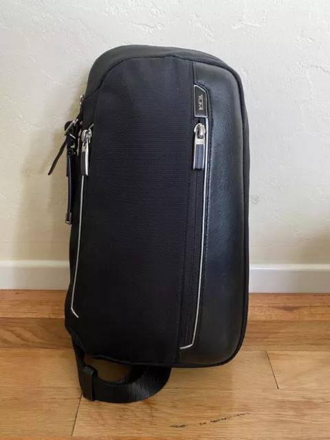Tumi arrive massena sling hot sale
