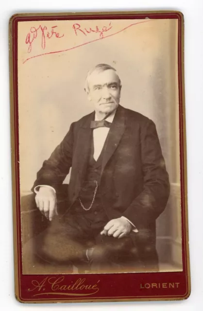 PHOTO photographie CDV LORIENT Cailloué vers 1890, un grand-père identifié pose