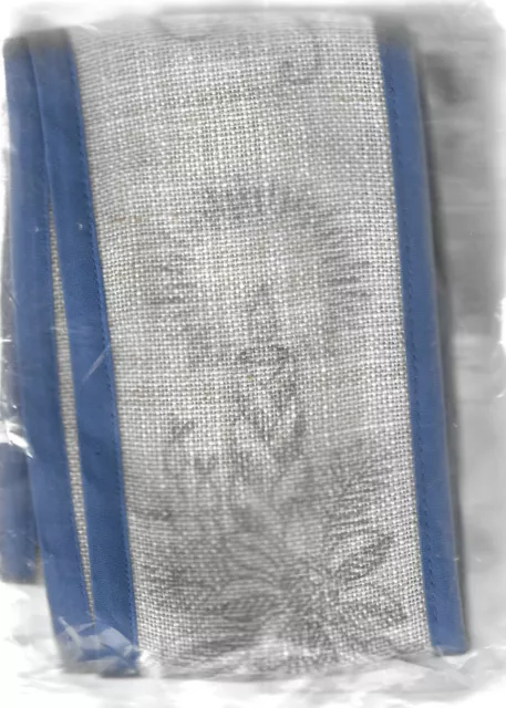 Weihnachtliche Stickschleife mit Material von MEZ, 10 x 70 cm