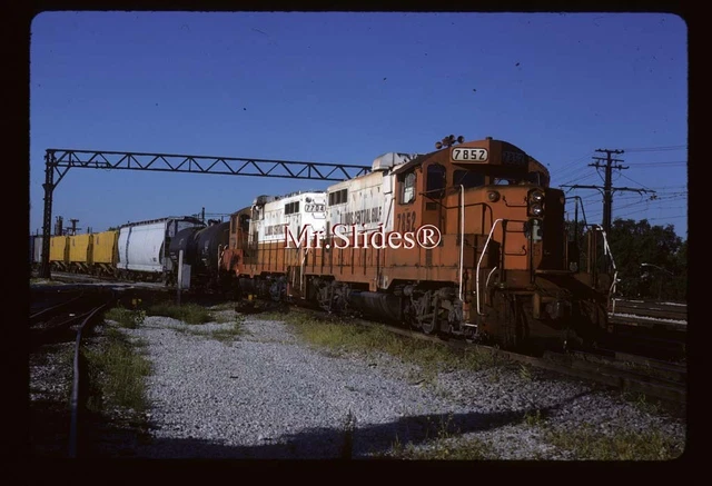 Original Slide ICG Illinois Central Gulf GP8 7852 & 1 Action In1987 At Harvey IL