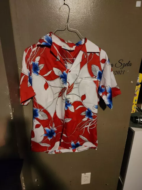 Hilo Hatties Button Up Shirt Mens Medium  Red Floral All Over Print Hawaiian