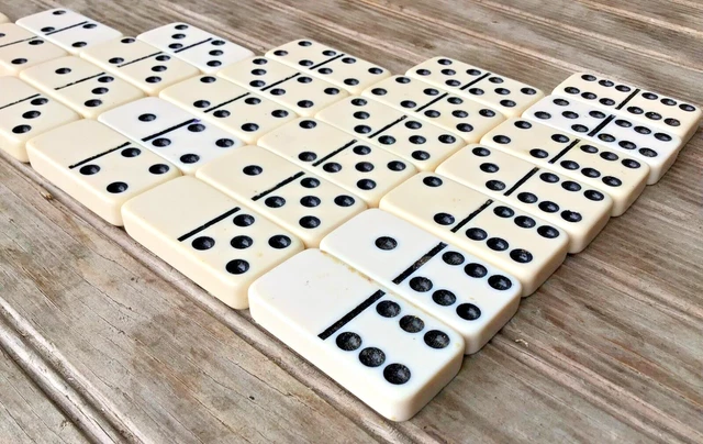 Vintage Extra Thick Ivory Bakelite Dominoes (27 Pcs) Vintage Extra Thick Ivory Bakelite Dominoes (27 Pcs)