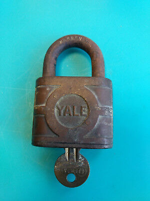Old Vtg Collectible Cast Iron Yale & Towne Co. Padlock Lock With Key Made In USA