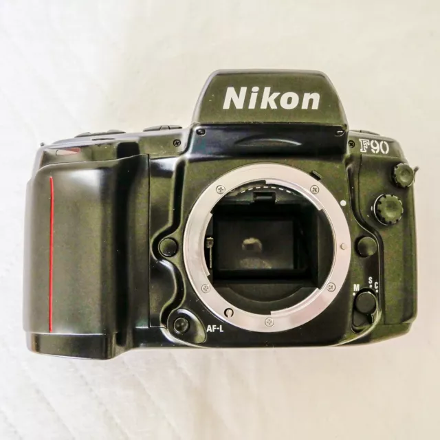 Corpo fotocamera Nikon F90 per pellicola 35 mm con custodia e istruzioni 2