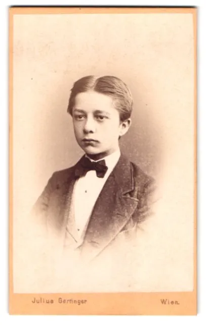 Photography Julius Gertinger, Vienna, Margarethenstraße 28, portrait of young boy