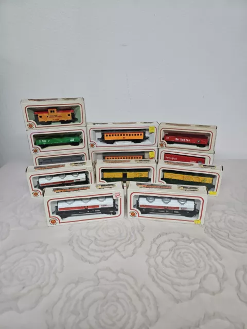 Bachmann HO Scale Vintage Train 12 Pcs EXXON UNION PACIFIC BURLINGTON NEW OTHER