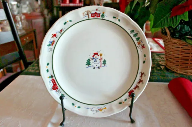 Pfaltzgraff Snow Village Christmas Dinner Plate(s) Excellent Condition!