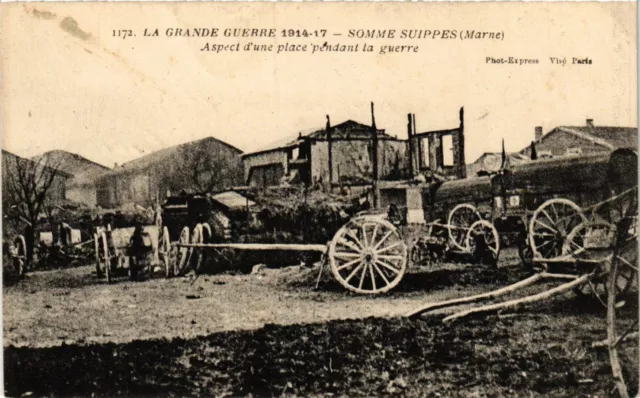 CPA AK Militaire Somme Suippes Aspect d'une place pendant la guerre (698132)