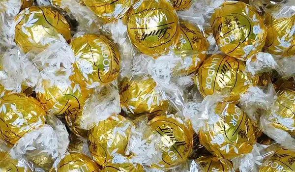 Lindt - Lindor White Chocolate Balls (1kg bag - 80 balls approx)