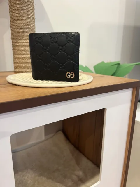 Gucci Signature Black Bi-Fold Coin Men Leather Wallet