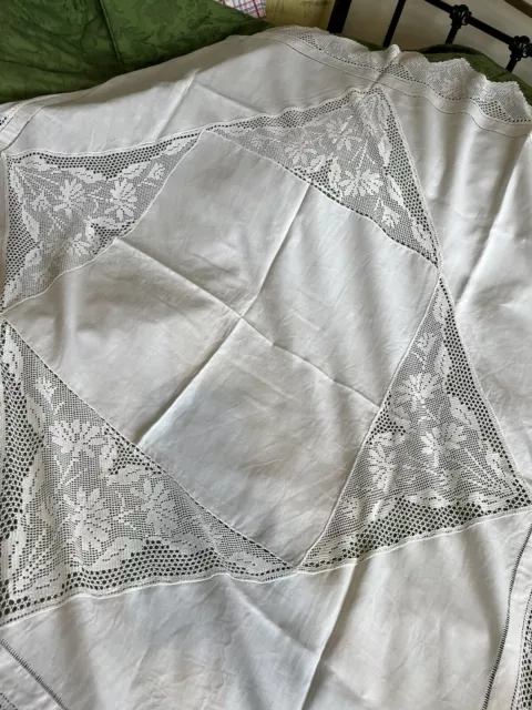 Antique Crochet Lace & Linen Tablecloth Beautiful Daises 46 Squ