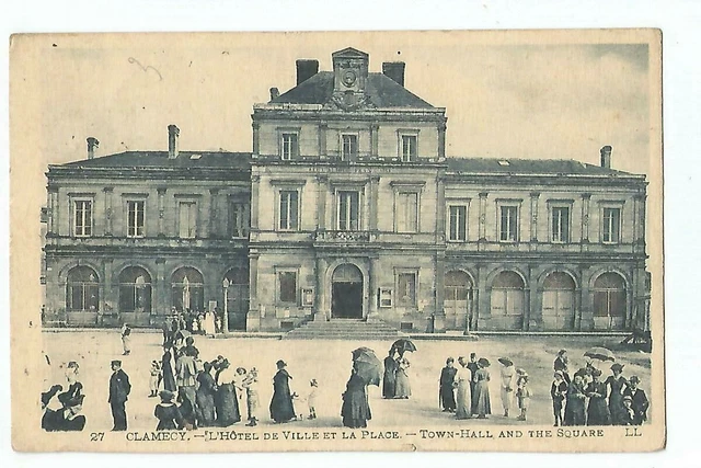 58  Clamecy  Hotel De Ville Et La Place