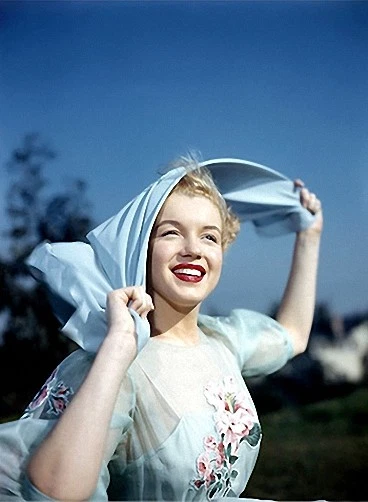 MARILYN MONROE  YOUNG BEAUTY IN FLOWER DRESS  (1) RARE 8x10 GalleryQuality PHOTO