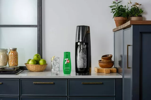 SodaStream 7Up Flavoured Syrup 440ml, 9L Fresh Homemade Fizzy Juice Concentrate 2