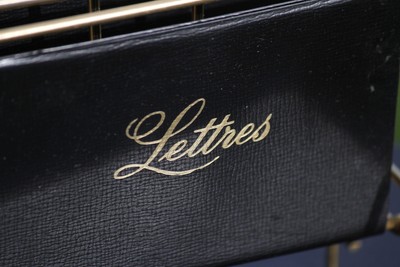 Elle Estampe Le Cuir En 9 Lettres PORTE-LETTRES RÉTRO ANNÉES 50 noir or bureau Letter Holder 50s Vintage