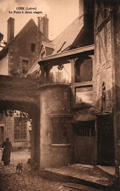 CPA 45 - GIEN (Loiret) - Le Puits à two floors