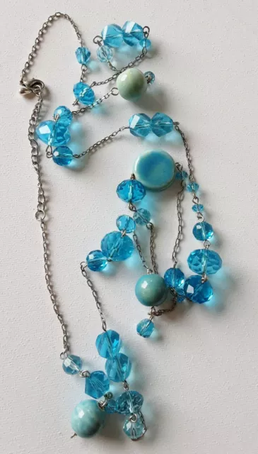 collier sautoir en perle de verre bleu et porcelaine chaine couleur argent 4777