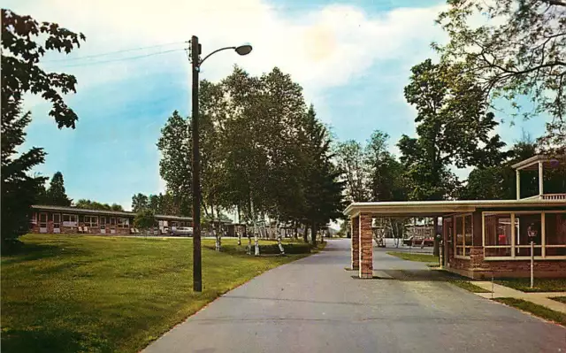 Roadside Postcard Stucco Lodge Motel, Bangor, Maine - ca 1960s - George Stevens