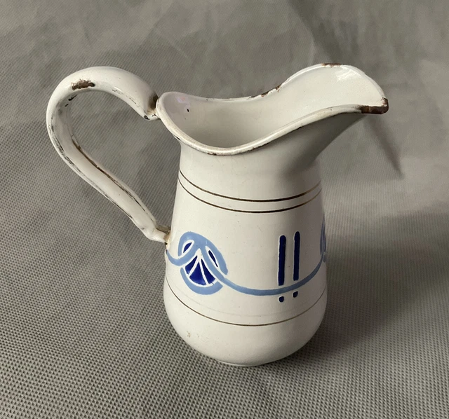 ancien pot a lait en tôle émaillée signé Japy