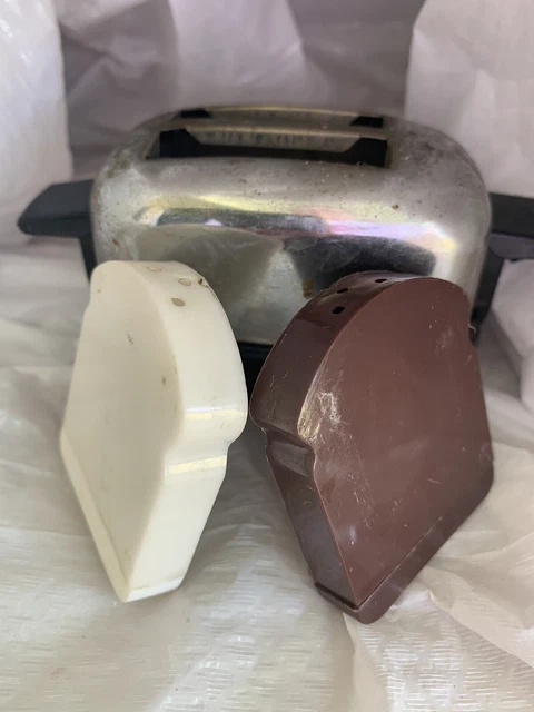 50's Toaster & Bread Salt and Pepper Shakers Pop  Vintage Farm Kitchen Prop RARE