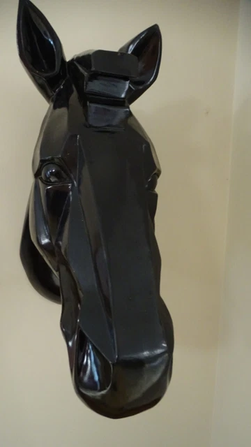 Tete cheval sur platine murale scultée par objetdeco sur L'Air du Bois