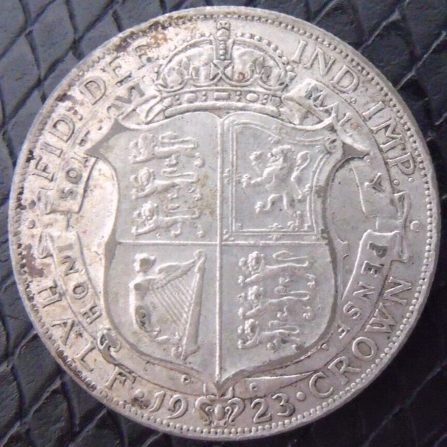1923 GEORGE V SILVER HALF CROWN  (  50% Silver )  British 2/6 Coin.   811