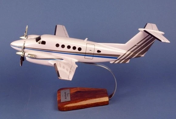 Beechcraft B200 Super King Air Desk Display Private Wood Model 1/24 AV Airplane