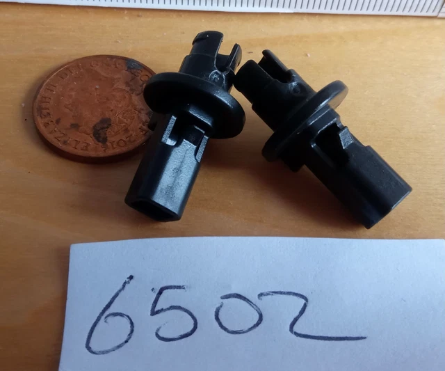 WHEEL PINS/ AXEL/AXLE for 6920 police car Playmobil Spare Parts £4.