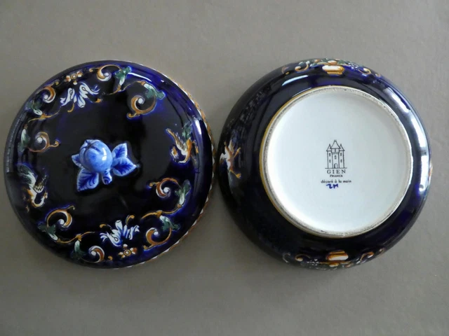 BOITE BONBONNIÈRE FAIENCE GIEN-décor RENAISSANCE BLEU- XXème- EUR 39,95 BOITE BONBONNIÈRE FAIENCE GIEN-décor RENAISSANCE BLEU- XXème- EUR 39,95