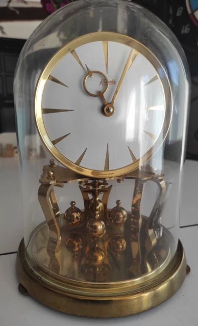 Pendule 400 jours sous cloche cadran beige avec fleurs