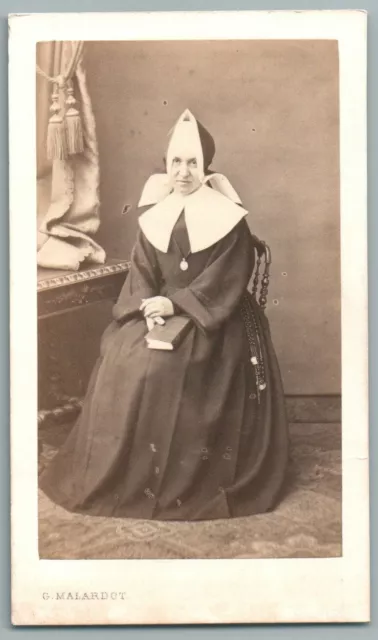 CDV 1870's. Soeur Religieuse/Nonne. Photo Malardot à Paris. Nun  Suora Religion