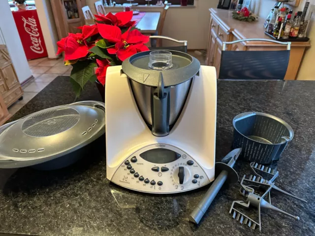 VORWERK Thermomix TM31 mit Varoma und Zubehör, wie abgebildet