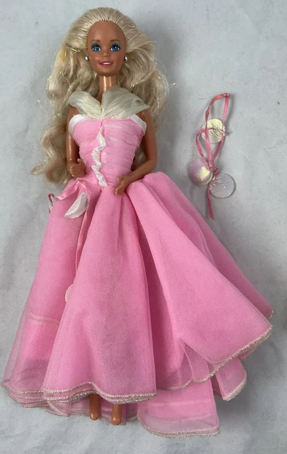 Poupée Barbie Holiday 2022 – Robe Tulipe Rouge – Mattel HBY07 – NRFB