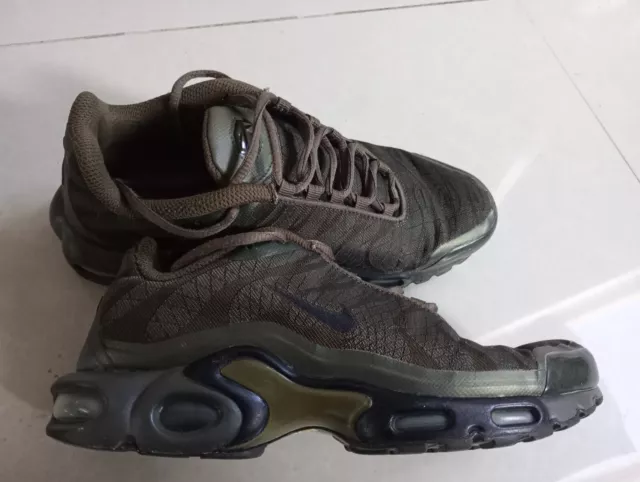 Nike tns deals khaki green