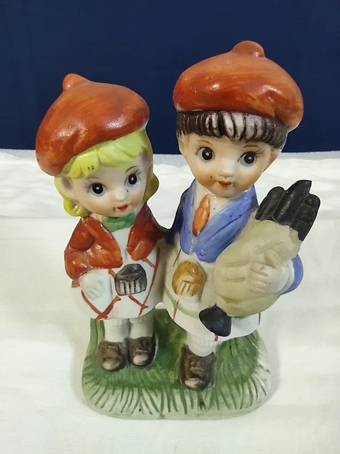VINTAGE ROYAL CROWN Boy And Girl Figurine Rare Super Cute Holding Hands