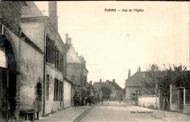 AK GRUß AUS FRANKREICH PLEURS GRAND EST RUE DE I `EGLISE UM 1910