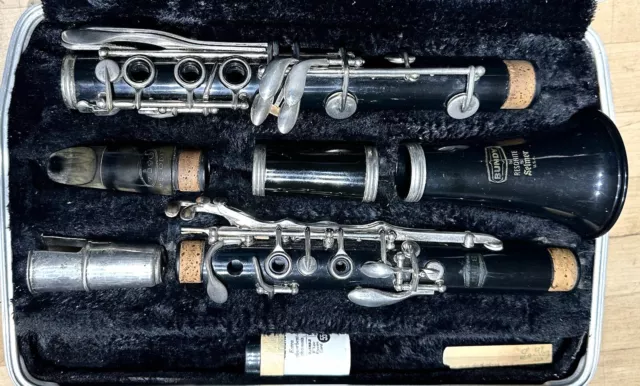Vintage Bundy Resonite Clarinet By Selmer With Hard Carrying Case Vintage Bundy Resonite Clarinet By Selmer With Hard Carrying Case