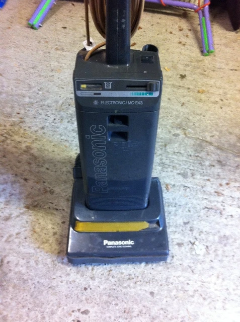 PANASONIC VACUUM CLEANER MC-E3002 super lightweight £20.00 - UK