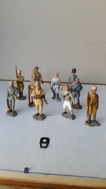 Lot De 15 Soldats De Plomb – Figurines Diverses – Collection