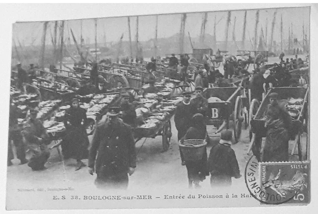 carte postale ancienne BOULOGNE-sur-MER  Entrée du Poisson à la Halle