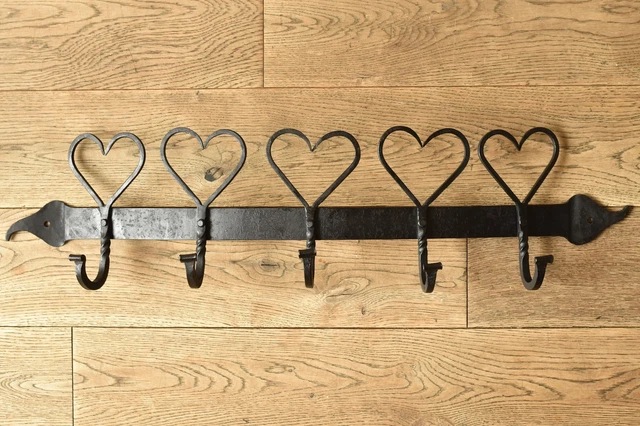 Beautiful Hand Wrought Iron Curved Shaker Heart Hanging Hook Bar Rack Coat Hooks