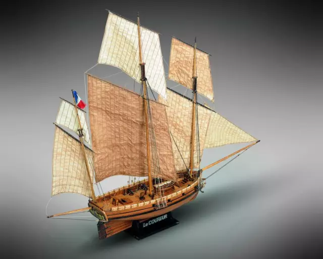 Dusek Mamoli MV38 Le Coureur, Bois Model Kit , Échelle 1:54