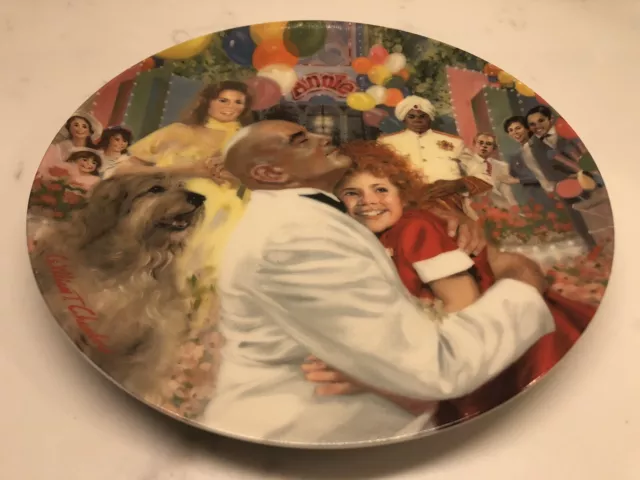 Knowles Collector's Plate Orphan  "Annie And Daddy Warbucks "The Finale" 1986