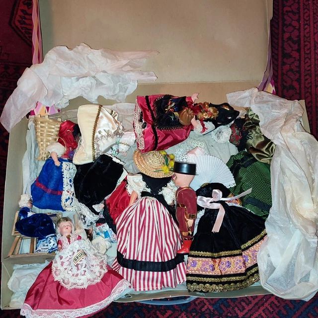 Lot De 52 Poupées Folkloriques Anciennes - Dentelles, Tissus, Broderies - Celluloïd Et Chiffon