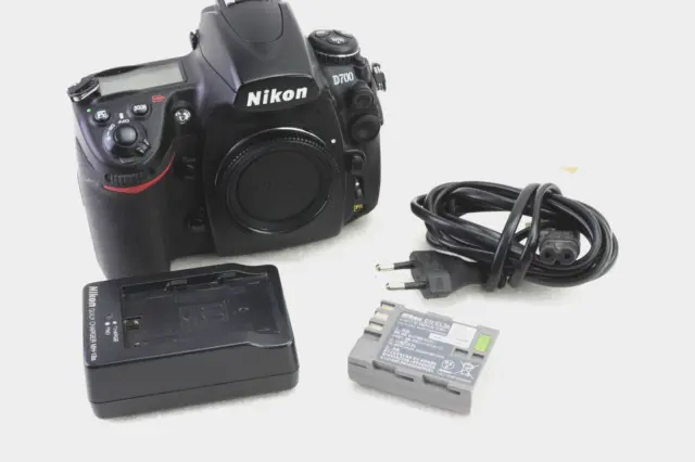 Nikon D700 12,1MP DSLR Kamera, nur Body, Auslösungen /shutter count 103777