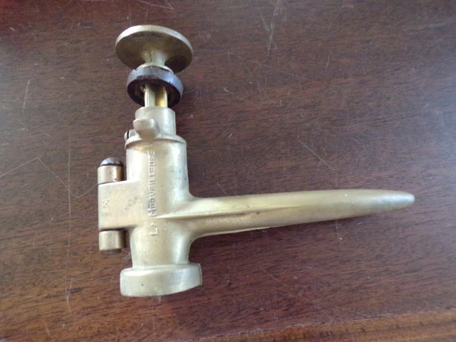ANCIENNE BOUCHONNEUSE En Laiton .art populaire .vin .objet ancien EUR 15,00 - DE