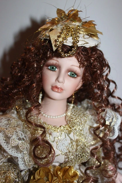 2004 Samantha Medici Collection Limited Edition Porcelain Doll w Stand 