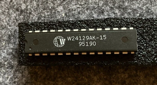 W24129AK-15 16k x 8 High Speed CMOS Static RAM SRAM